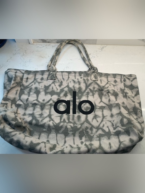 ALO Yoga Handbags - ALO Yoga Gray Tie-Dye Canvas Beach Large Bag Tote
